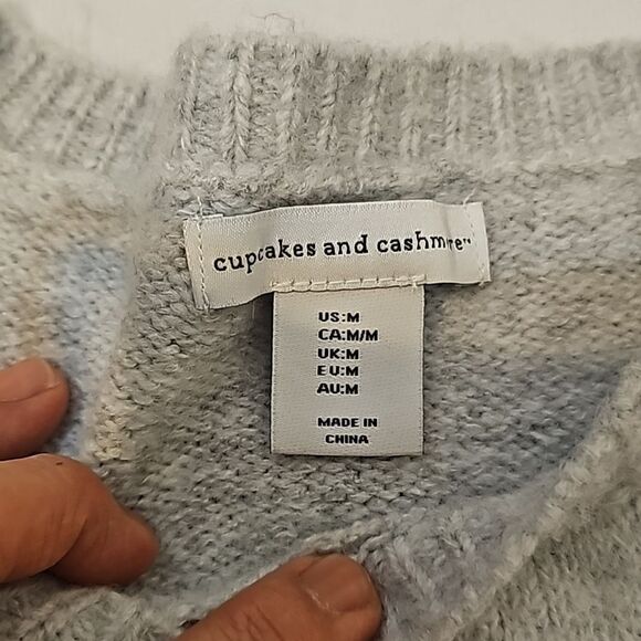 Cupcakes & Cashmere 3 Gnomes Valentine Sweater size M - Picture 7 of 8